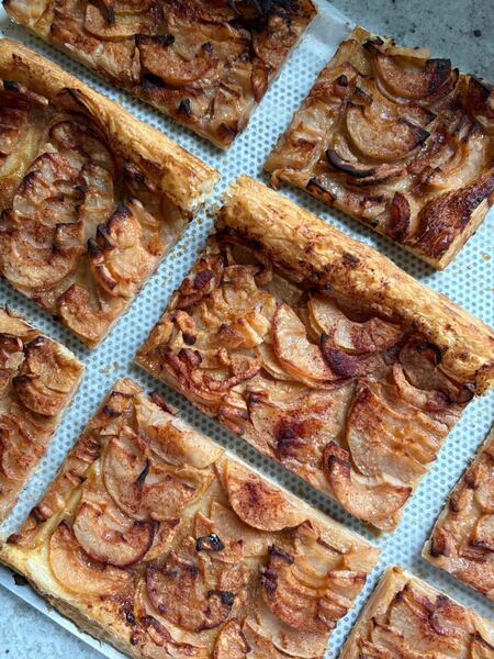 Carrés feuilletés aux pommes et à la cannelle